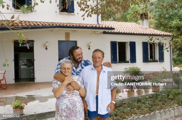 Luciano Pavarotti With Family In Pesaro. Luciano Pavarotti on vacation at his home in Pesaro, on the Adriatic Sea. He poses with his parents Fernando...