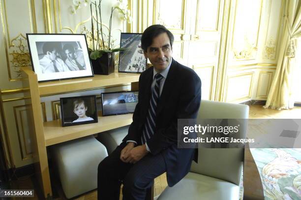 Rendezvous With Francois Fillon At Matignon. Attitude souriante de François FILLON assis sur le bras d'un fauteuil dans son bureau de l'hôtel...