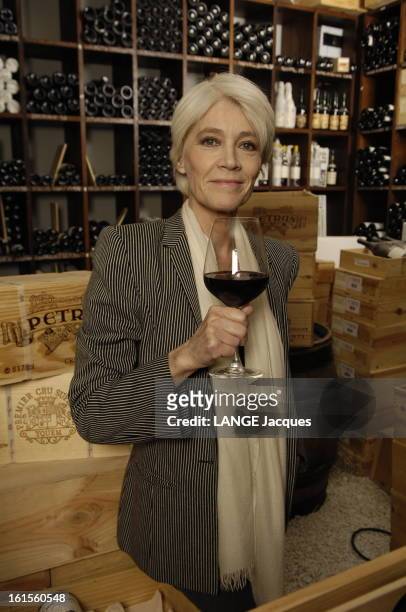 Francoise Hardy Amateur Of Good Wine. Françoise HARDY en balade gourmande chez Lavinia, à Paris, qui propose un choix de 300 000 bouteilles de vin.