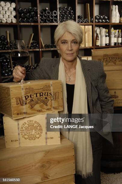 Francoise Hardy Amateur Of Good Wine. Françoise HARDY en balade gourmande chez Lavinia, à Paris, qui propose un choix de 300 000 bouteilles de vin.