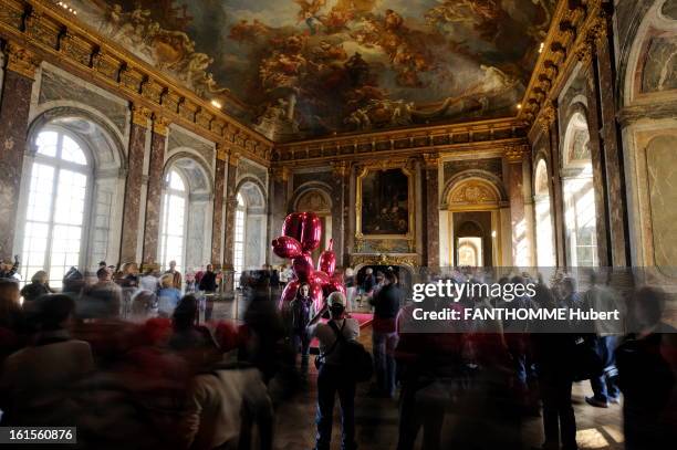 Jeff Koons Versailles Jeff Koons Balloon Dog Photos and Premium High Res Pictures - Getty Images