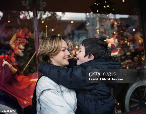 Rendezvous With Alexandra Vandernoot With Her Son Leo Uzan At Eurodisney. Rendez-vous avec Alexandra VANDERNOOT accompagnée de son fils Léo UZAN à...