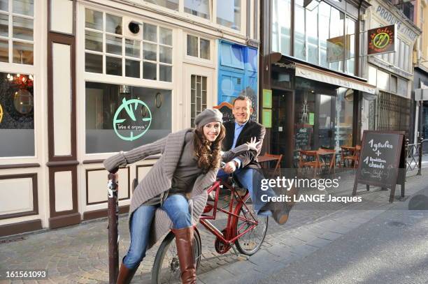 Dany Boon To Lille On The Occasion Of The Release Of His Film "bienvenue Chez Les Ch'tis". Dany BOON à LILLE à l'occasion de la sortie de son...