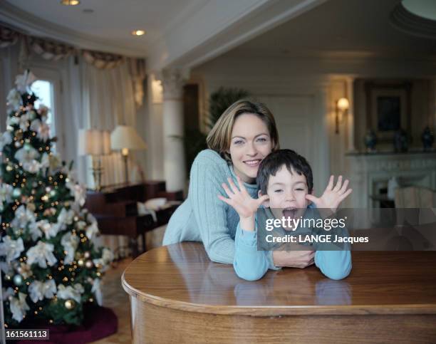 Rendezvous With Alexandra Vandernoot With Her Son Leo Uzan At Eurodisney. Rendez-vous avec Alexandra VANDERNOOT accompagnée de son fils Léo UZAN à...