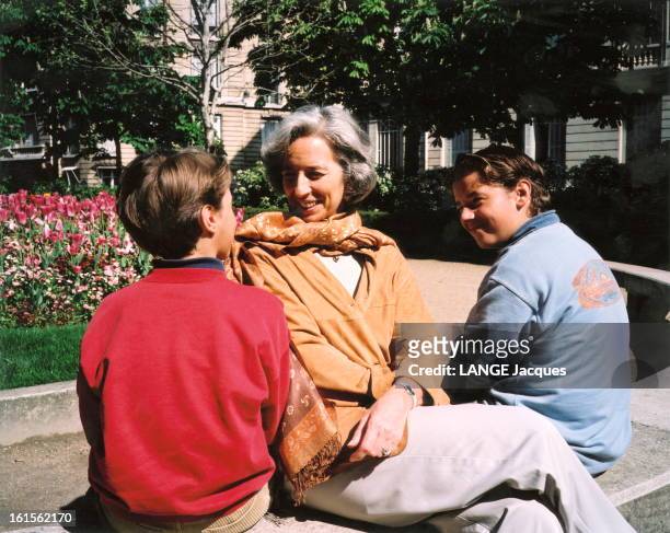 Christine Lagarde With Family. L'avocate française Christine LAGARDE présidente du plus grand cabinet d'avocats américain Baker & Mckenzie : dans un...