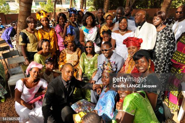 Marriage At Amadou And Mariam In Bamako. Bamako - Mali - Jeudi 25 décembre 2008, AMADOU et MARIAM, les 'chanteurs aveugles du Mali' , ont marié leur...