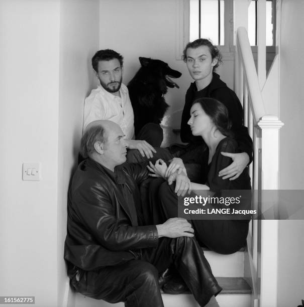 Jean-francois Stevenin And His Wife Claire With Their Children Pierre, Salome, Robinson And Sagamore. Le clan des Stévenin : Jean-François STEVENIN...