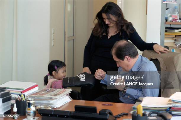 Last Visit In His Office Of Canal + Before His Eviction Day. Le dimanche 21 avril 2002, Pierre LESCURE fait un dernier saut à son bureau en compagnie...