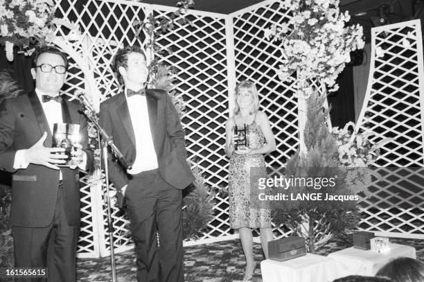 Mac Enroe With Chris Evert At "la Nuit Des Champions". Juin 1982, John MAC ENROE en tenue de soirée, portant un noeud papillon, lors de la 'Nuit des...