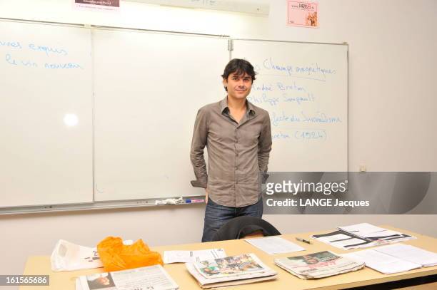 Writer Laurent Binet. Laurent BINET, 38 ans, prix Gongourt 2010 du meilleur premier roman pour son livre 'HHhH', a repris le chemin de la fac de...