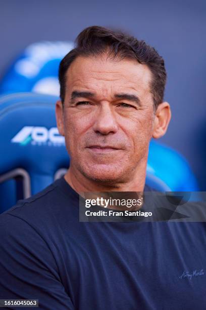 Luis Garcia Plaza, manager of Deportivo Alaves looks on during the LaLiga EA Sports match between Cadiz CF and Deportivo Alaves at Estadio Nuevo...