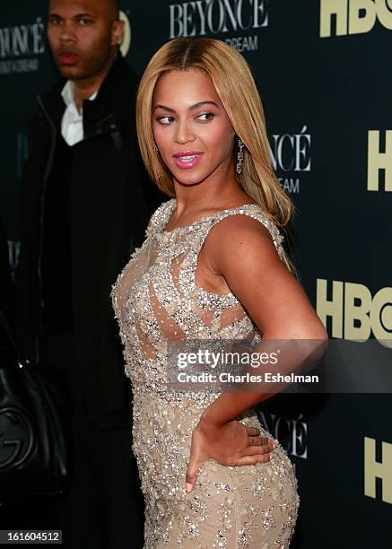 Singer Beyonce arrives at "Beyonce: Life Is But A Dream" New York Premiere at Ziegfeld Theater on February 12, 2013 in New York City.