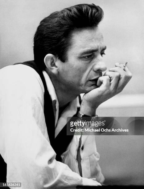 Country singer/songwriter Johnny Cash poses for a portrait in circa 1969.
