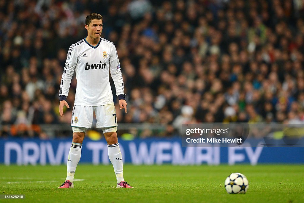 Real Madrid v Manchester United - UEFA Champions League Round of 16