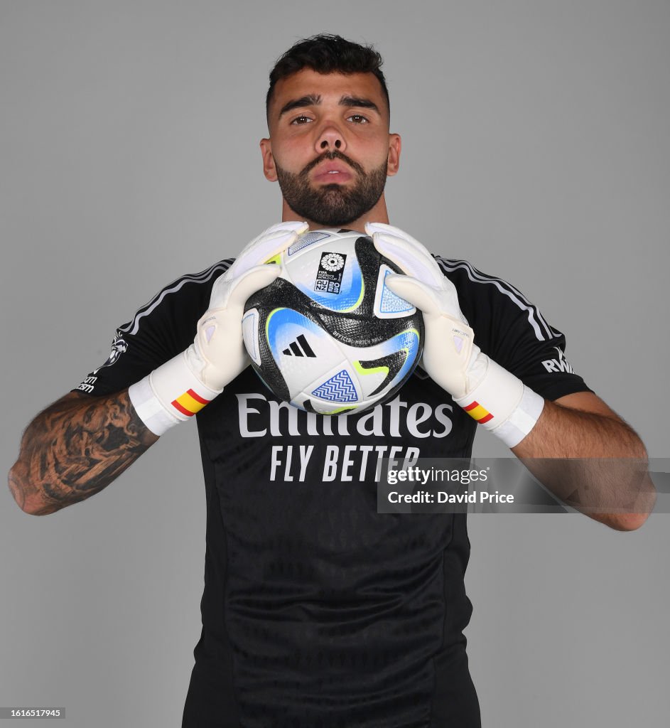 Arsenal Unveil New Signing David Raya