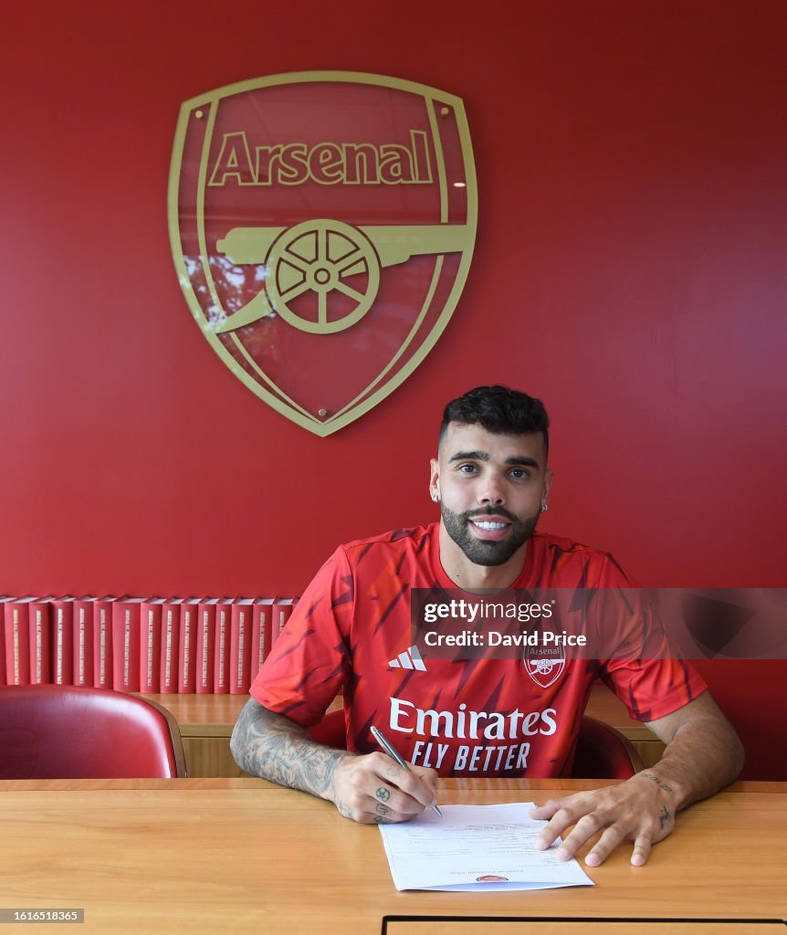 Arsenal Unveil New Signing David Raya