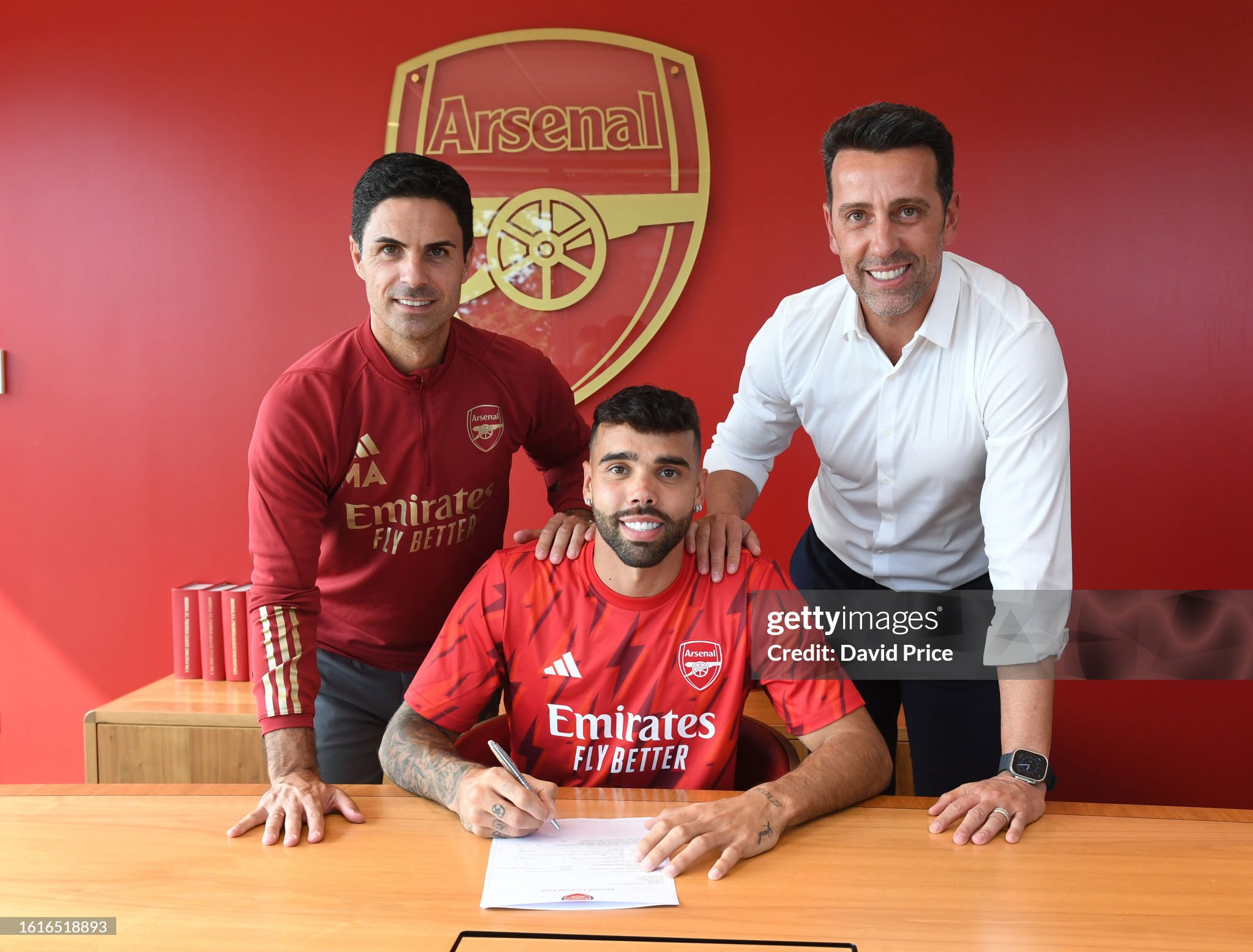 Arsenal complete signing of David Raya from Brentford