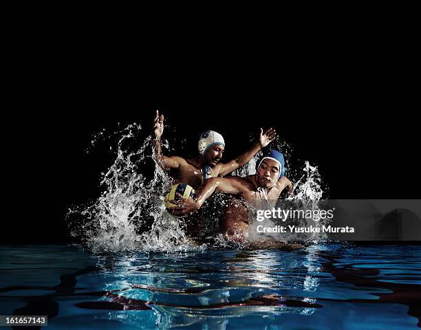 water polo players - waterpolo fotografías e imágenes de stock