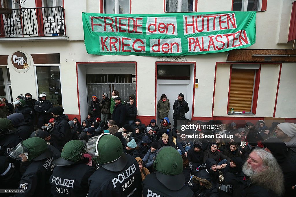 Protesters Blockade Apartment Eviction