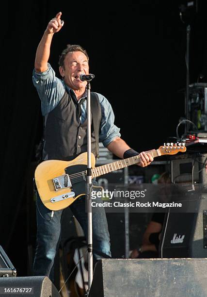 Eve At accelerere heks 37 Bruce Springsteen Hand Up Stock Photos, High-Res Pictures, and Images -  Getty Images