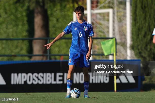 Luca Reggiani of Italy U16 in action during the friendly Internationale match between Italy U16 and England U16 at Centro Tecnico Federale di...