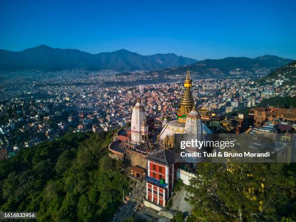 nepal, kathmandu valley, swayambunath buddhist stupa - kathmandu stockfoto's en -beelden