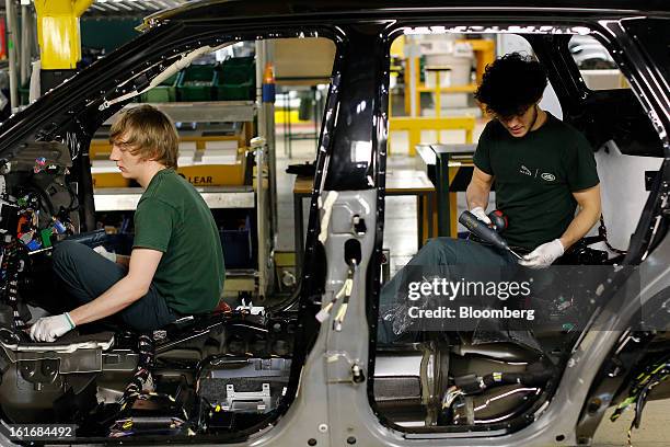 Land Rover Assembly Line Inside Jaguar Land Rover Factory Plant Photos and Premium High Res ...