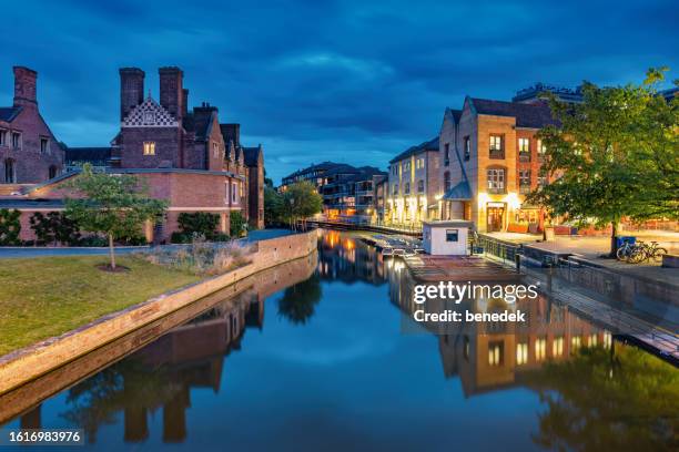 downtown cambridge england uk night - cambridge river stock pictures, royalty-free photos & images