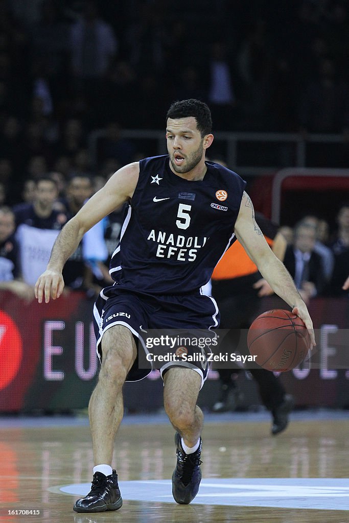 Anadolu EFES Istanbul v Real Madrid - Turkish Airlines Euroleague