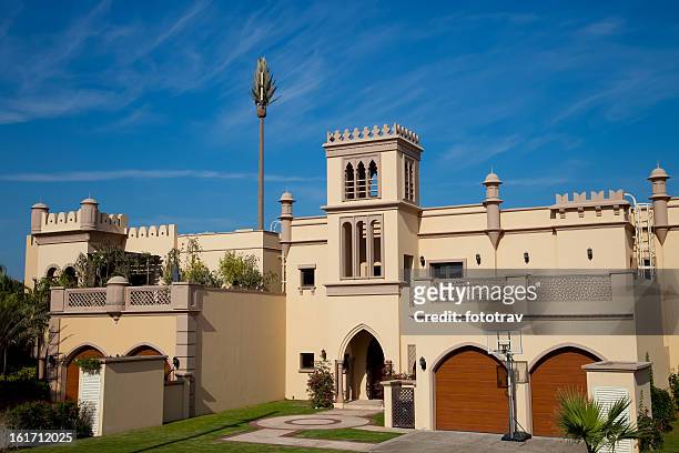 traditional architecture in dubai - arab villa stockfoto's en -beelden