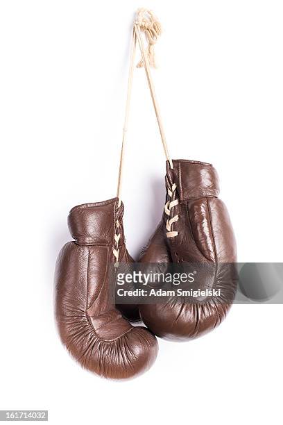 guanti da boxe - boxing gloves foto e immagini stock