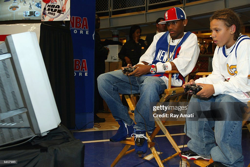 Fabolous Rapper 2002 Rapper Fabolous plays EA's NBA Live 2003 at the NBA Store on October ...