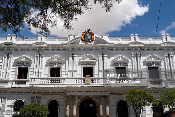 bolivia, sucre, palaza 25 de mayo, town hall - sucre stock pictures, royalty-free photos & images