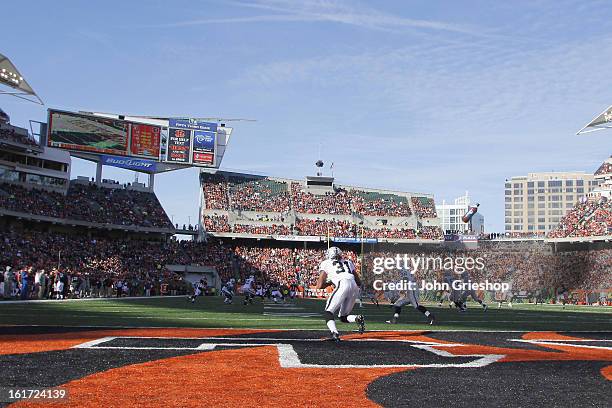 Coye Francies of the Oakland Raiders returns the kickoff during the game against the Cincinnati Bengals at Paul Brown Stadium on November 25, 2012 in...