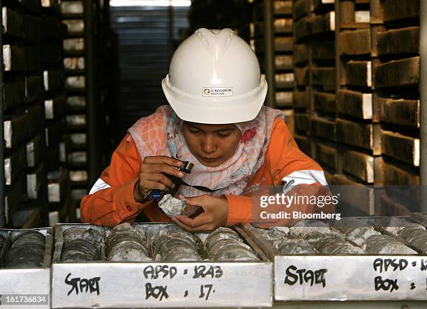58 Taking Core Samples From A Mine Stock Photos, High-Res Pictures, and ...