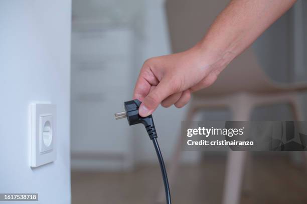 man about to plug in - plug imagens e fotografias de stock