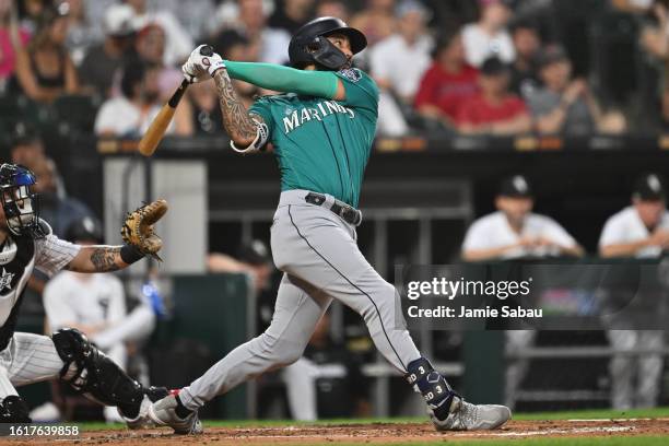 Crawford of the Seattle Mariners hits an RBI single in the second inning against the Chicago White Sox at Guaranteed Rate Field on August 22, 2023 in...
