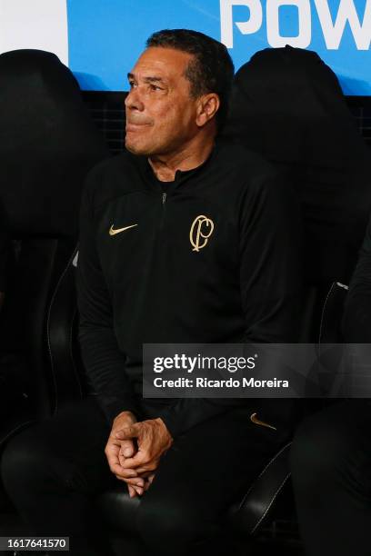 Vanderlei Luxemburgo head coach of Corinthians looks on during a Copa CONMEBOL Sudamericana 2023 quarterfinal first leg match between Corinthians and...