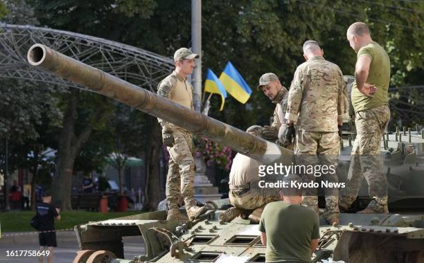 Servicemen prepare an exhibition displaying captured Russian tanks on a street in Kyiv on Aug. 22 as Ukraine marks its Independence Day on Aug. 24.