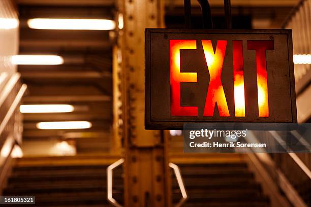 new york, subway - exit sign stock photos et images de collection