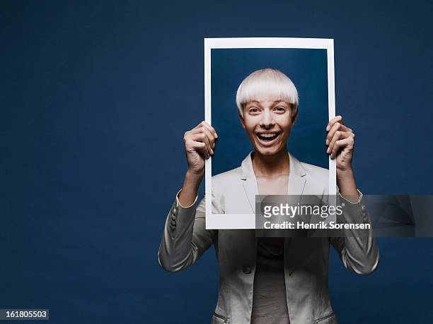 happy paper girl - viso nascosto foto e immagini stock