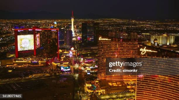 vista de hoteles en la ciudad - casino wynn las vegas fotografías e imágenes de stock