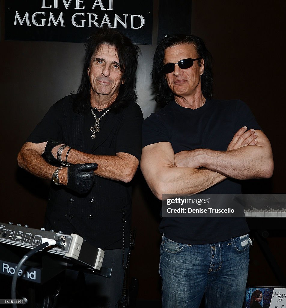 Alice Cooper Participates in February's Rock 'N' Roll Fantasy Camp At MGM Grand Studio