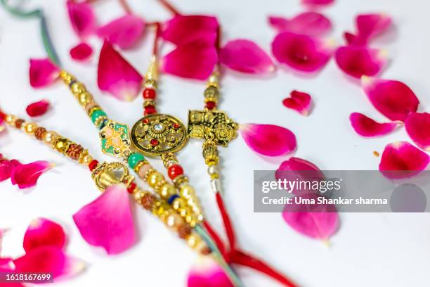 raksha bandhan - hindu segenszeichen stock-fotos und bilder