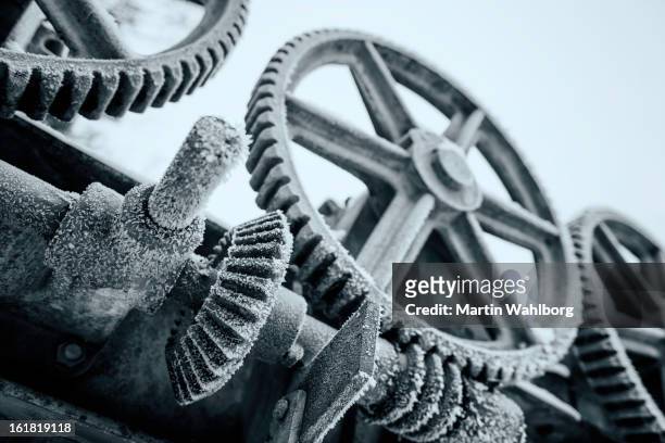 cogwheels avec frost - martin frost photos et images de collection