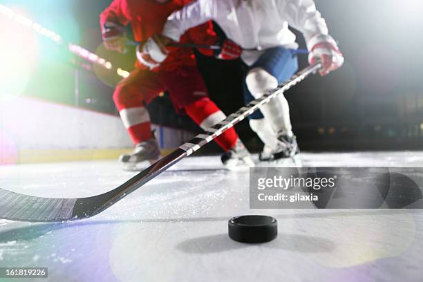 ice hockey. - tackling stockfoto's en -beelden