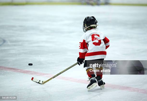 junior ice hockey. - ice hockey stockfoto's en -beelden