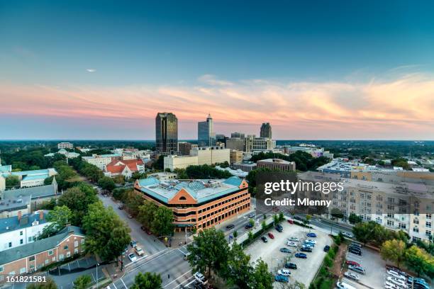 penumbra el centro de la ciudad de raleigh, carolina del norte - raleigh fotografías e imágenes de stock