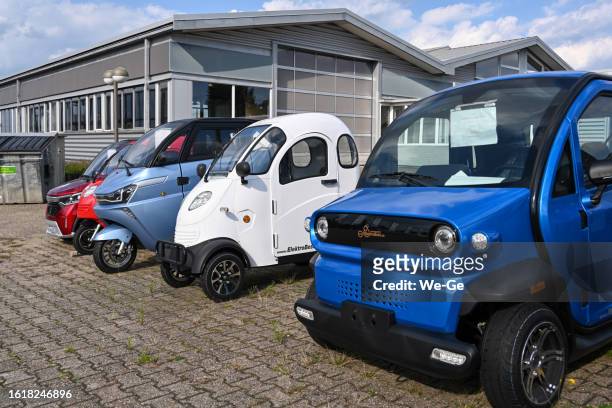 chinese electric micro cars and cabin scooters (e.g. linlong) up to 45 km/h on display at a dealer in korschenbroich - car electro stock pictures, royalty-free photos & images