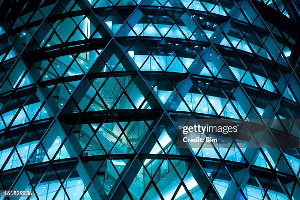 modern office building illuminated at night - launch of cinematic pictures publishings men of science fiction arrivals stockfoto's en -beelden